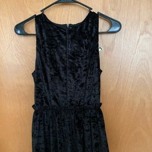 Black velvet tank top altard state